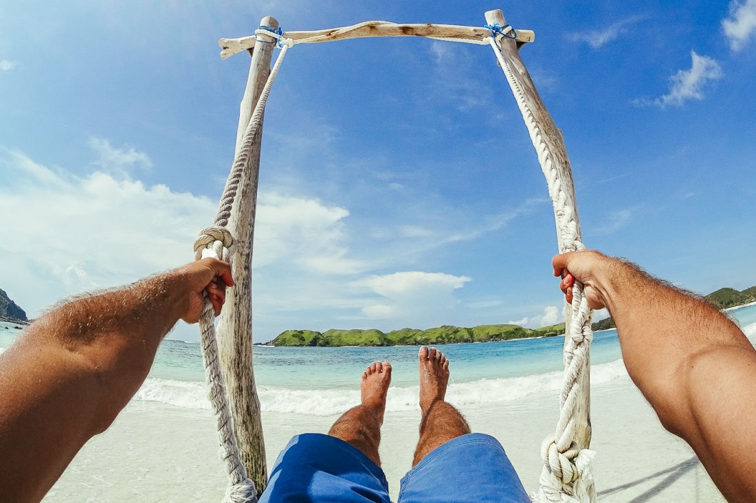 Stefan Haworth swinging on the beach of Lombok with Sony Action Cam. Photo by Sony Ambassador Stefan Haworth