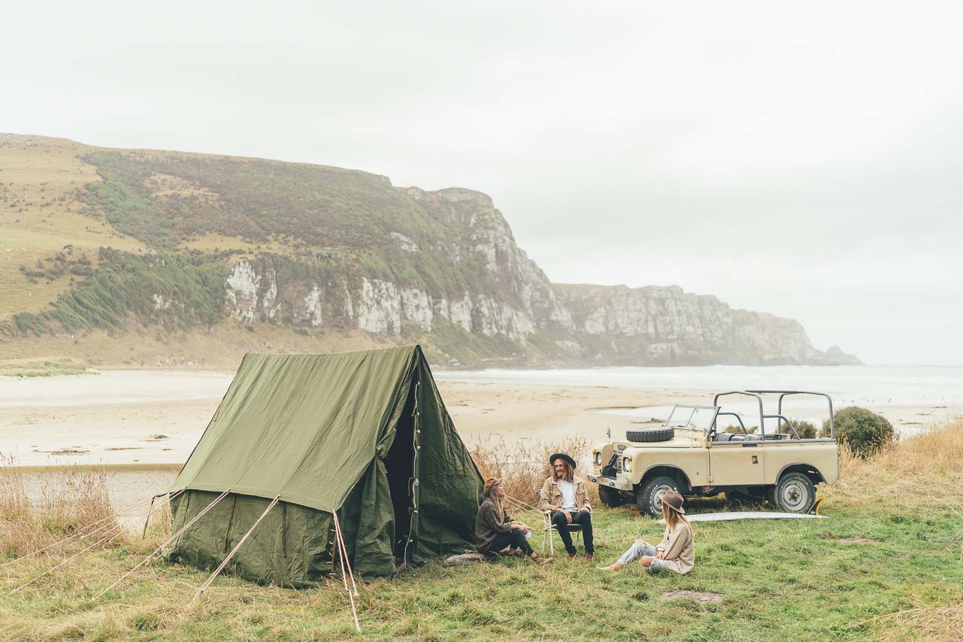 Camping at the beach with land Rover in New Zealand on the Will and Bear road trip